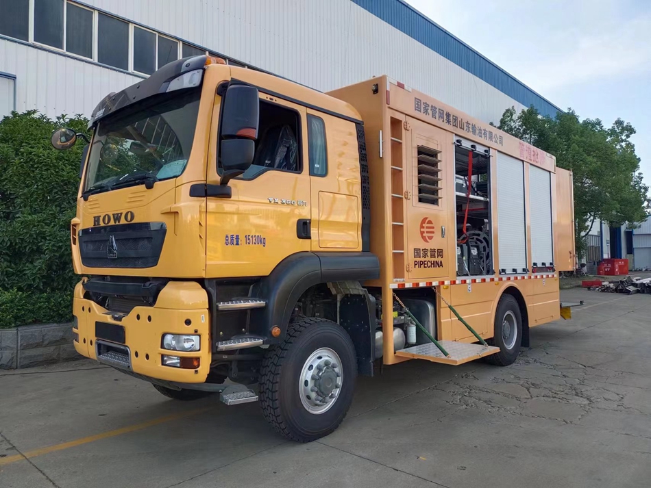 重汽豪沃裝備車